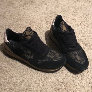 Barely worn Steve Madden lace sneakers